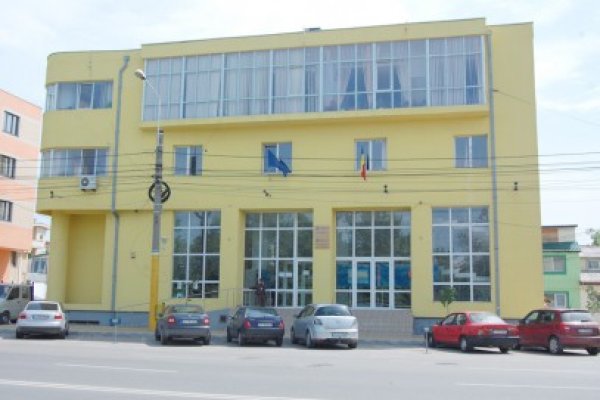 Angajaţii AJOFM muncesc mai mult